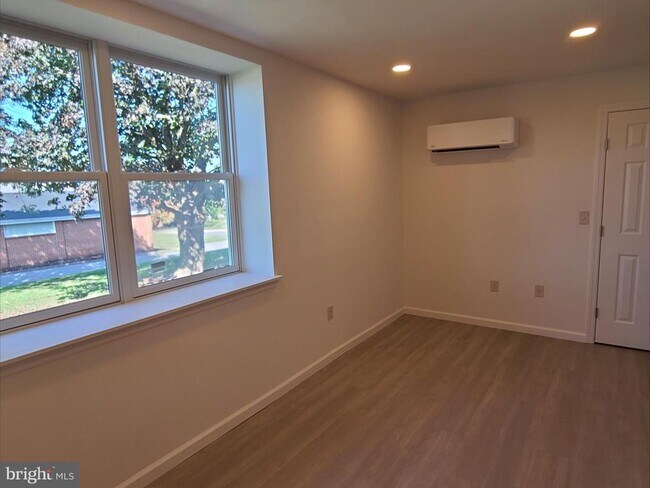 Building Photo - 610 Robert Fulton Hwy