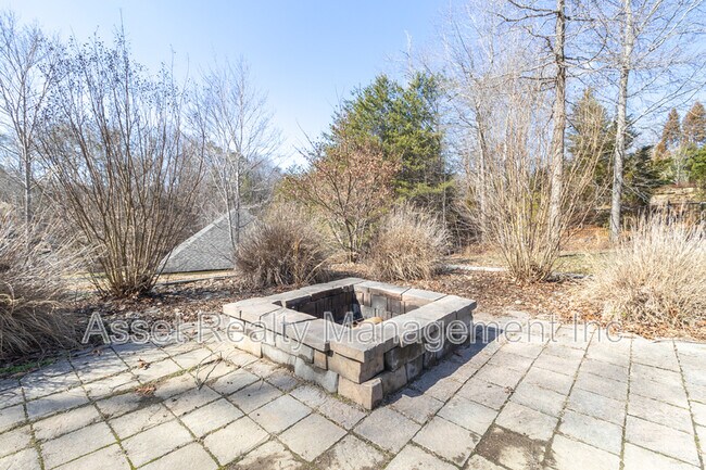 Building Photo - 306 White Cap Ln