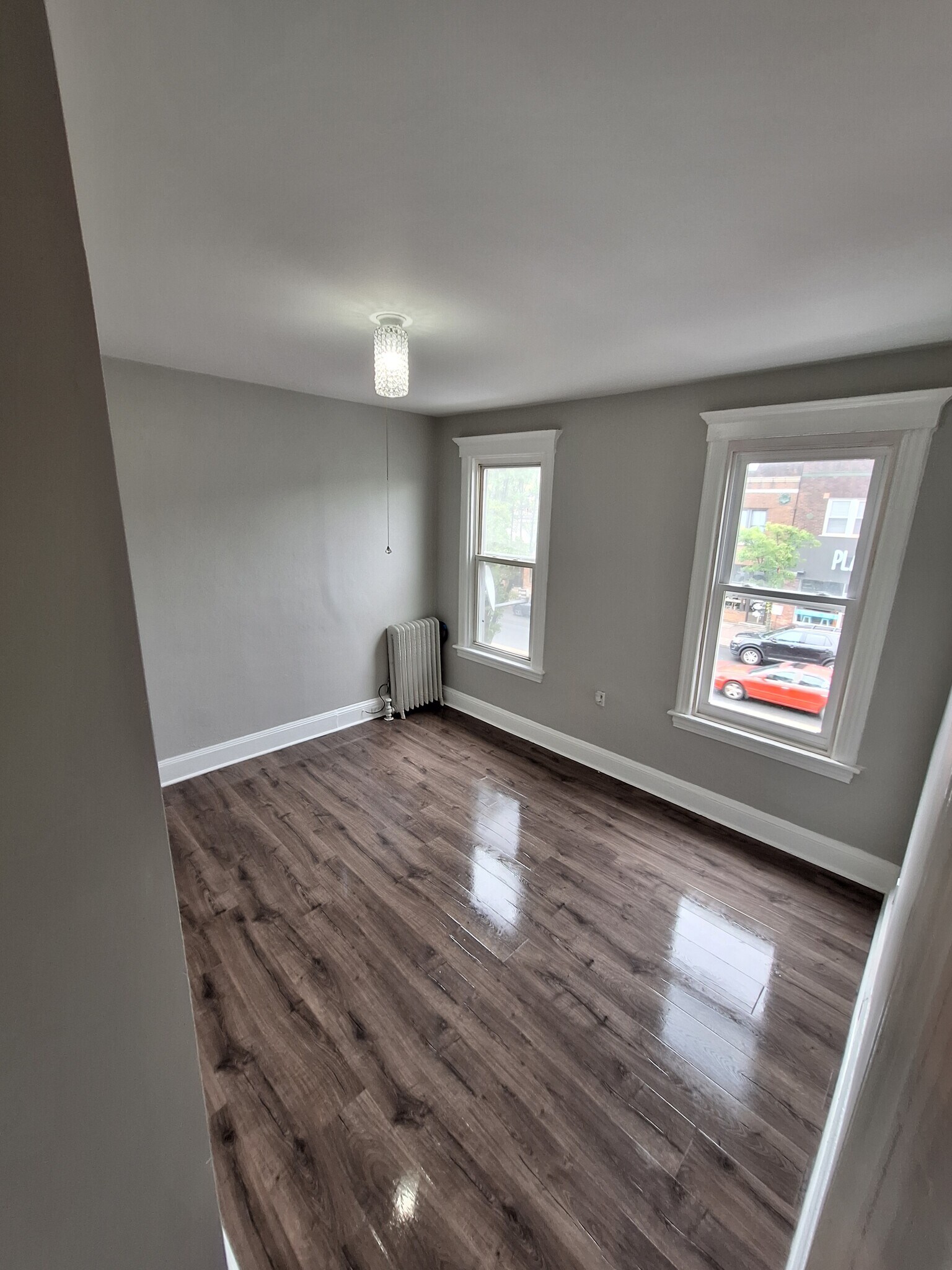 Building Photo - 98 Main St