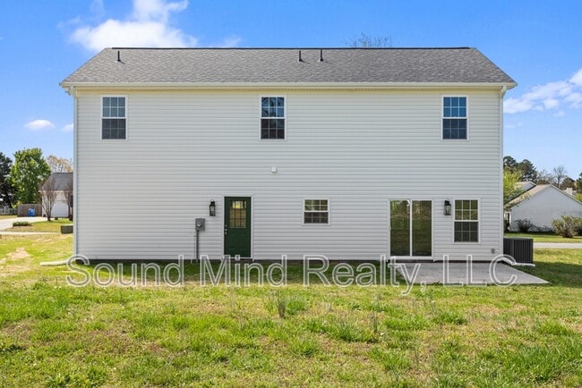 Building Photo - 204 Landmark Dr