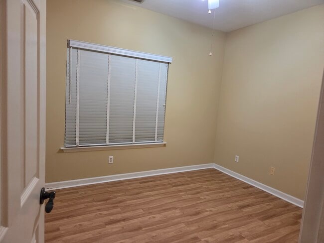 Building Photo - 2600 Kingsley Ct