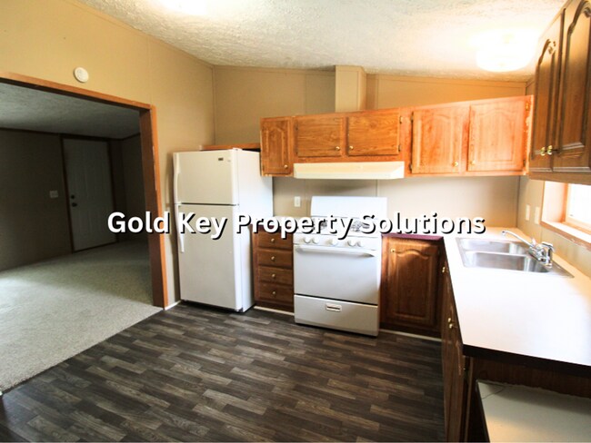 Building Photo - 3 BR 2 FULL BA House with Central Air (SECTION 8 APPROVED)