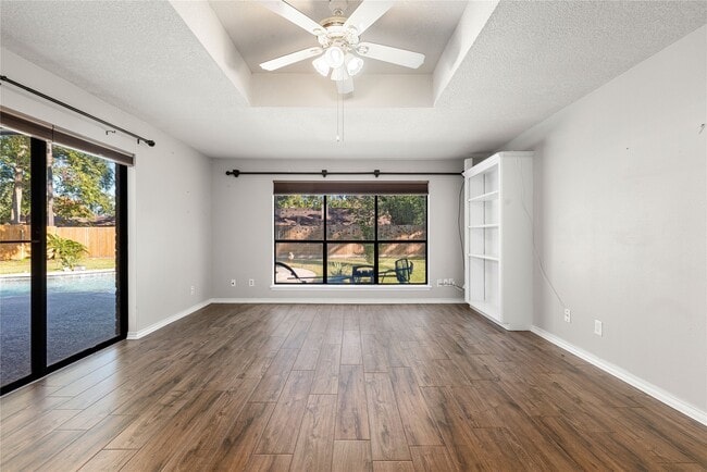 Building Photo - 303 Narcissus St