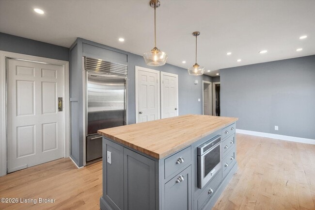 Building Photo - 7008 Foxcroft Pl