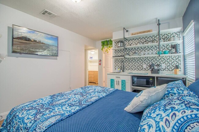 Building Photo - 2014 Newman St