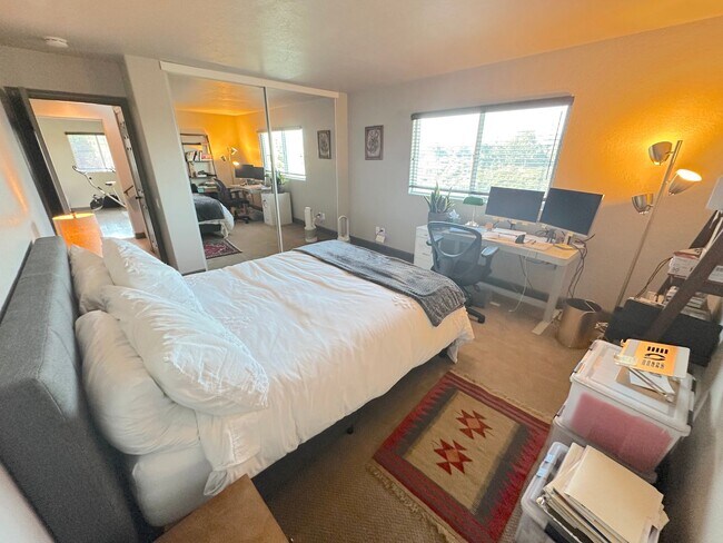 Building Photo - Stunning Hillside Home with Expansive View...