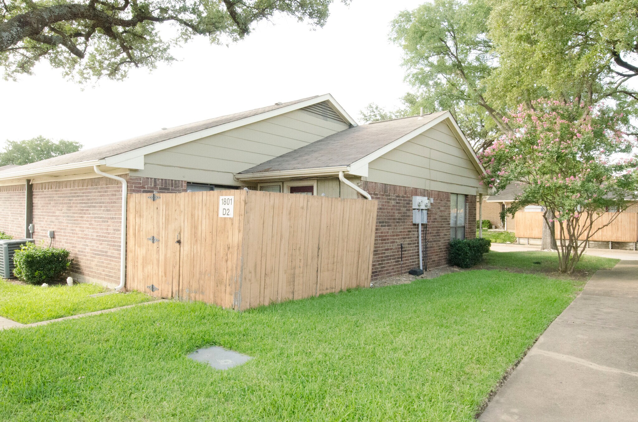 Building Photo - 1801 W Spring Creek Pky