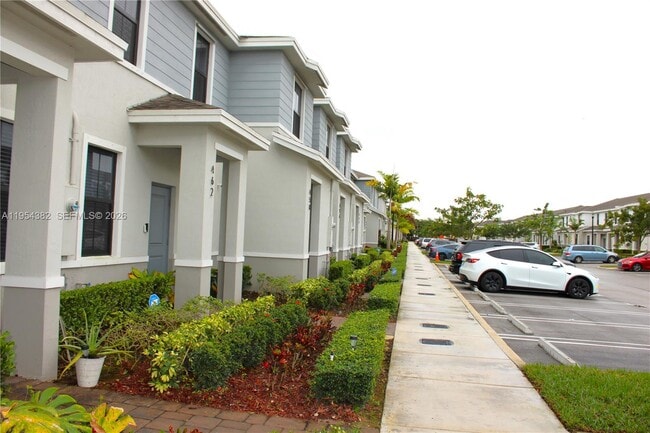 Building Photo - 470 NE 12th St