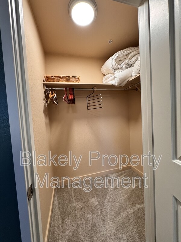 Building Photo - 502 S 15th St