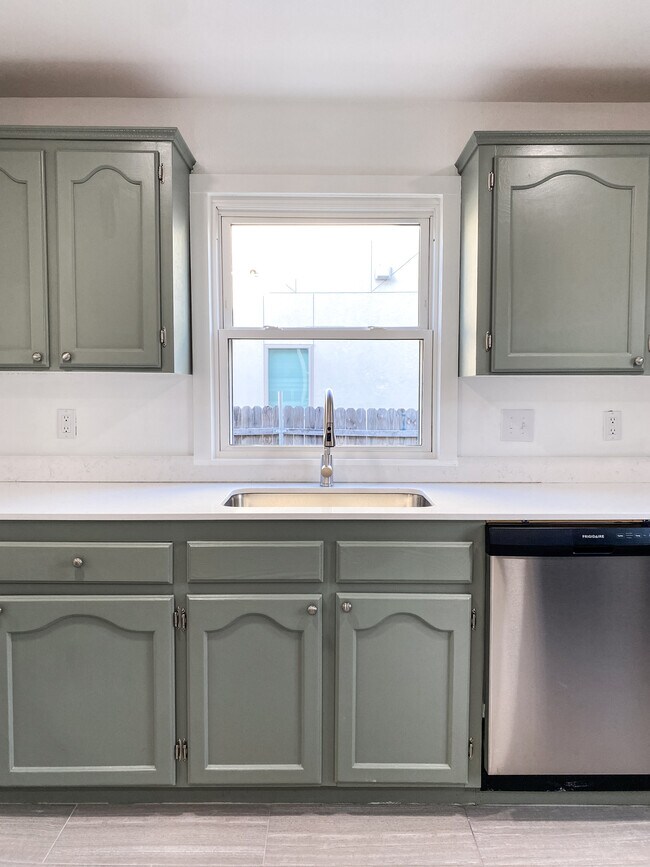 Building Photo - 3509 E 4th St