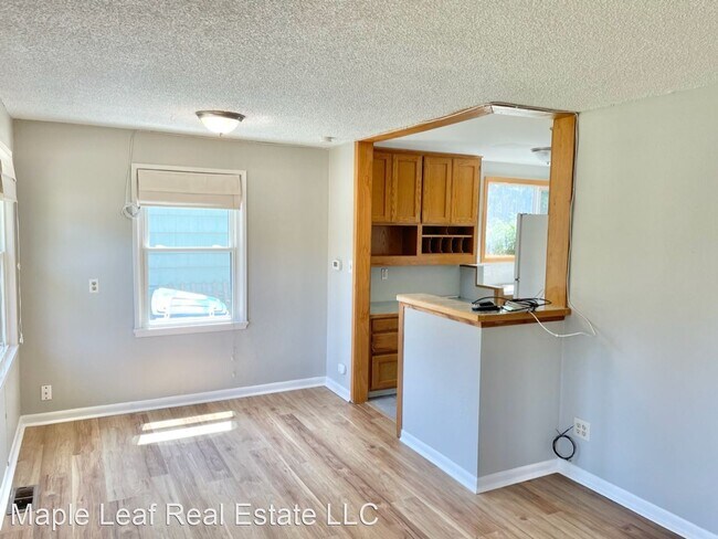 Building Photo - 3 br, 1.5 bath House - 11721 Roosevelt Way NE