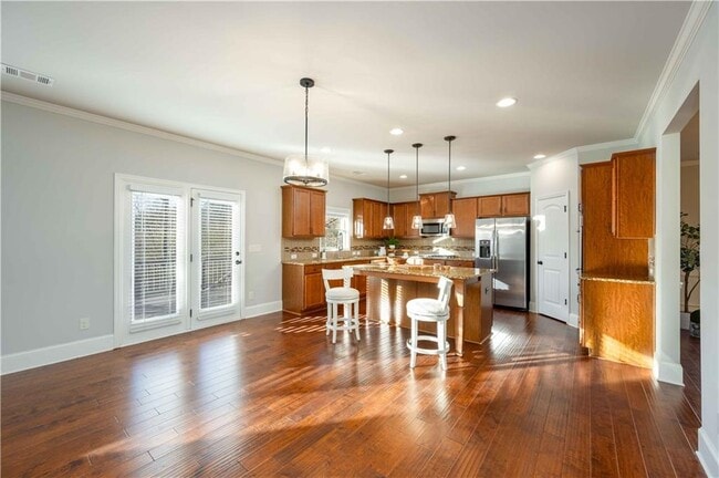 Building Photo - 5875 Chestnut Dr