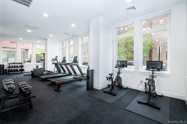 Building Photo - 15 Parkview Ave