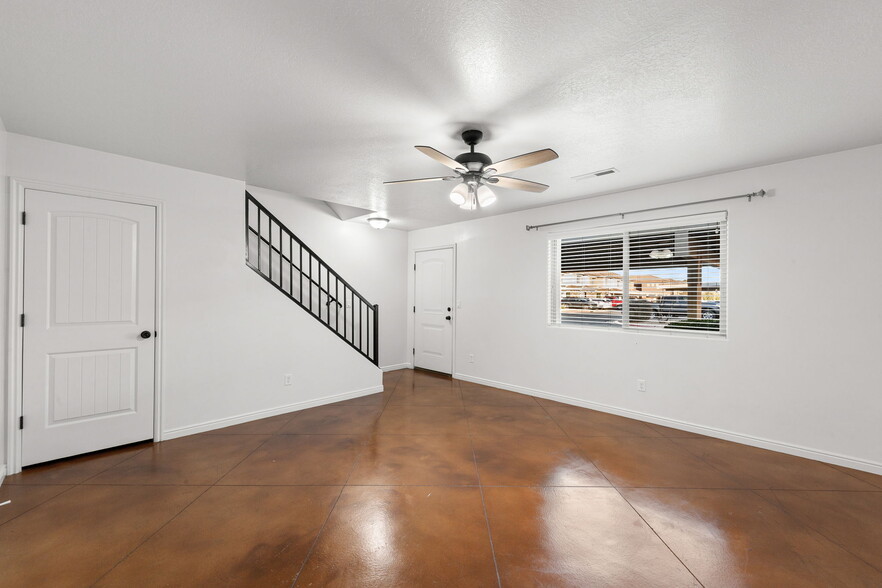 Building Photo - 2801 E 450 N