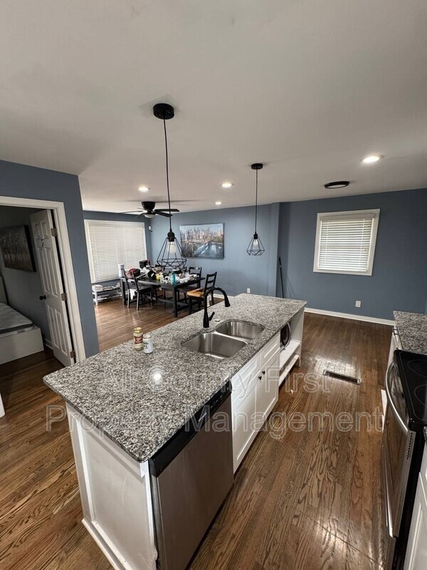 Building Photo - 656 Cedar Ave NW