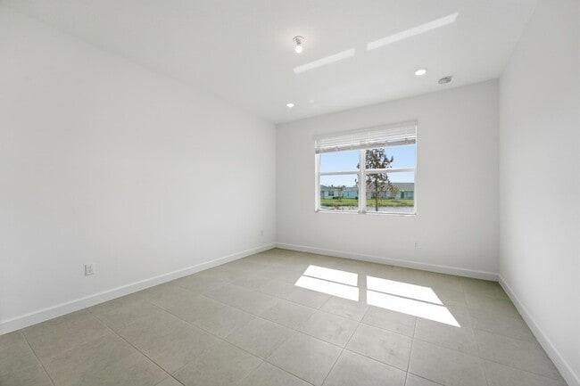 Building Photo - 3735 Harborside Ave