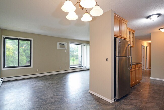 Building Photo - Spacious 3-Bed 1-Bath Condo For Rent in Ea...