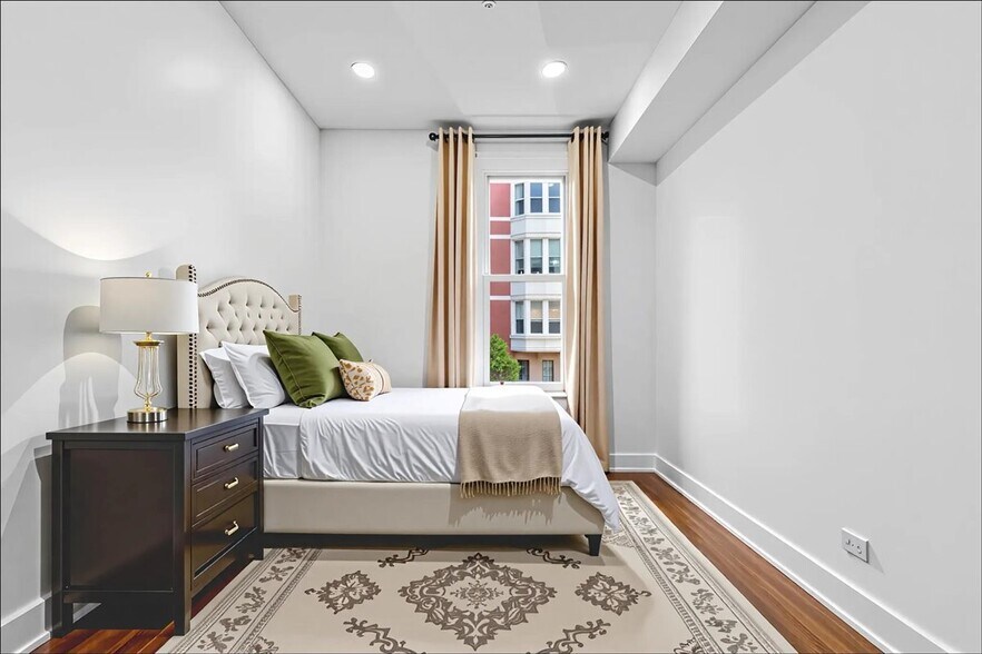 Building Photo - 1904 S Loomis St