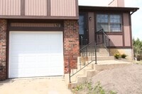 Building Photo - Updated 3 Bedroom 2 Bath Duplex in Olathe
