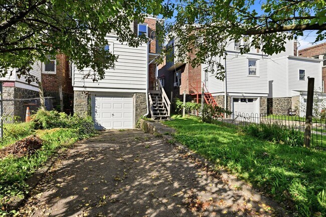 Building Photo - 203 Barrett St