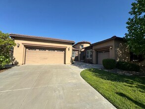 Building Photo - Welcome to the Quail Lake Gated Community!!!