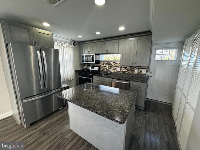 Building Photo - 5411 8th Pl S