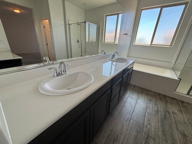 Building Photo - Charming 3-Bedroom Home with Spacious Back...