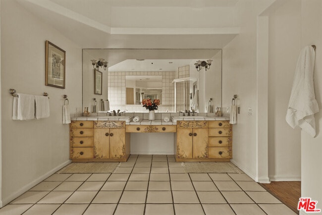 Building Photo - 3780 1/2 Multiview Dr