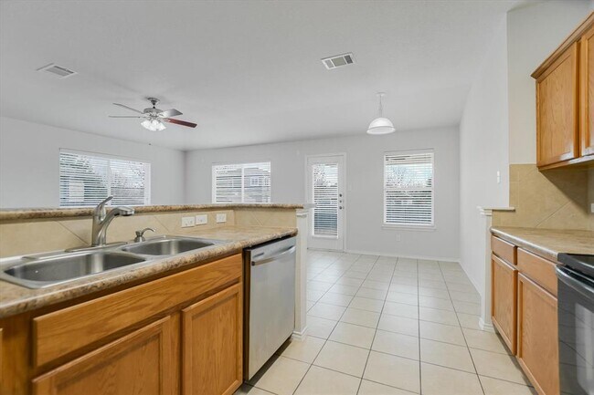 Building Photo - 906 Washburn Dr