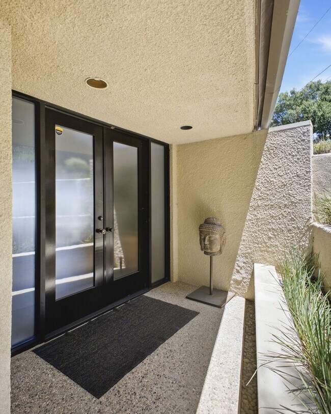 Building Photo - 1255 Rancheros Rd