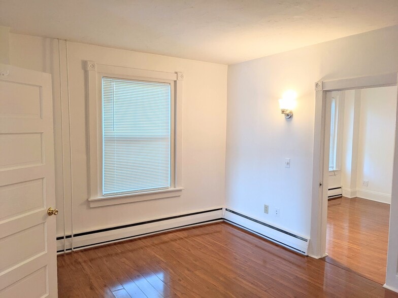 Building Photo - 612 E Morton St