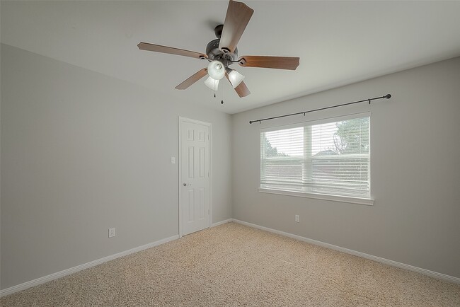 Building Photo - 8910 Bonnyview Dr