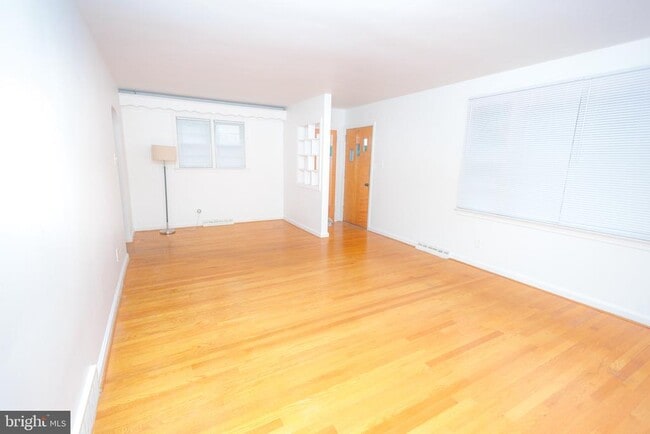Building Photo - 203 Girard Rd N
