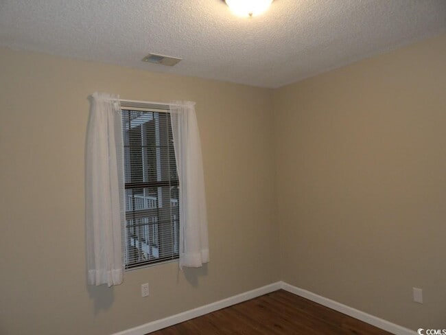 Building Photo - 1095 Plantation Dr W