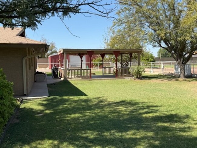 Building Photo - Unique Equestrian Property with Prime Loca...