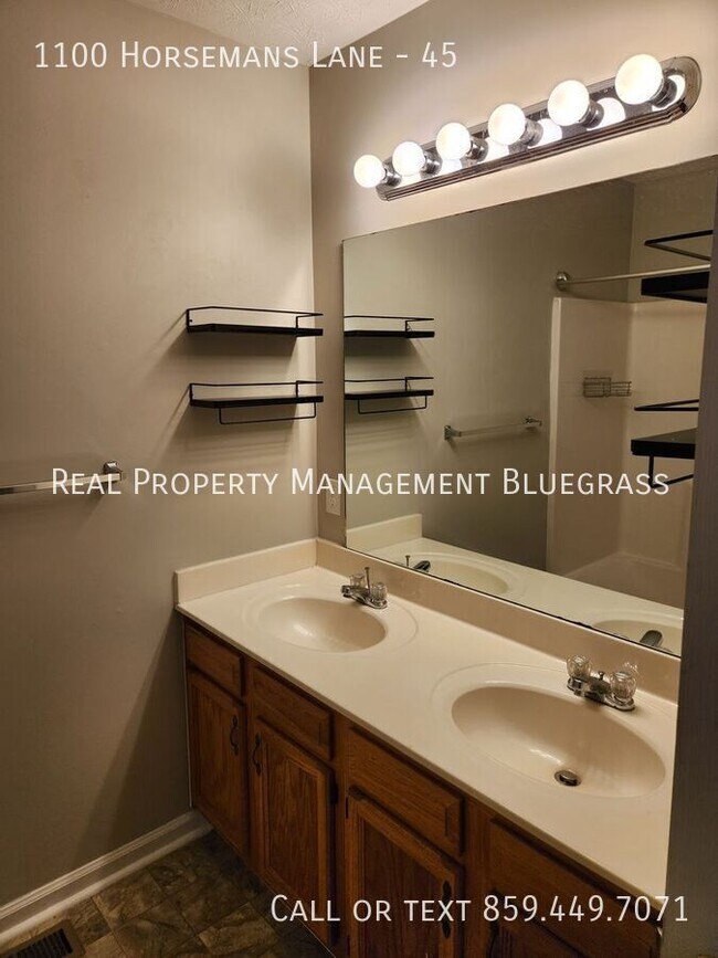 Building Photo - 1100 Horsemans Ln