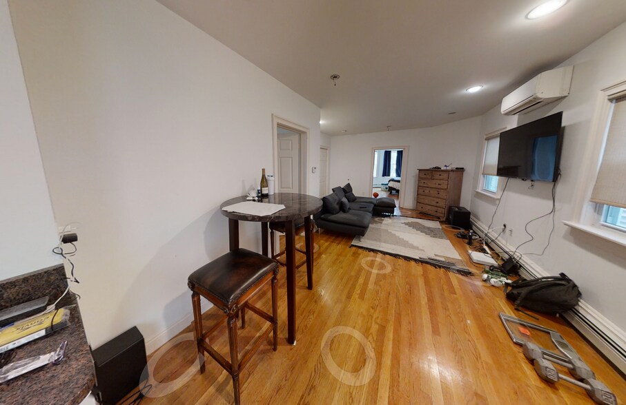 Building Photo - 164 L St
