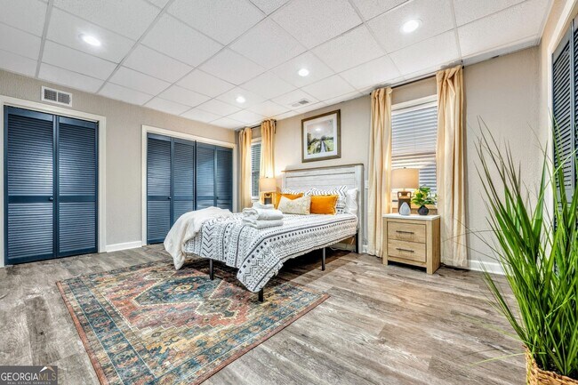 Building Photo - 1440 Glynn Oaks Dr SW