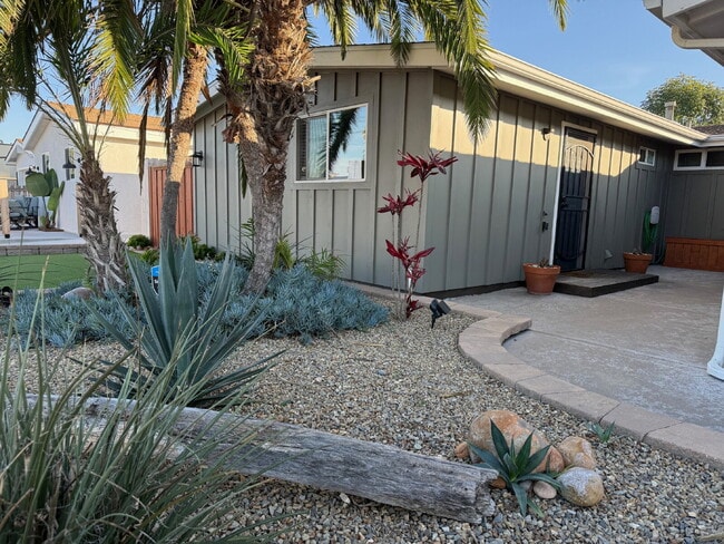 Building Photo - Turnkey North Clairemont Studio | Vaulted Ceilings & Private Patio