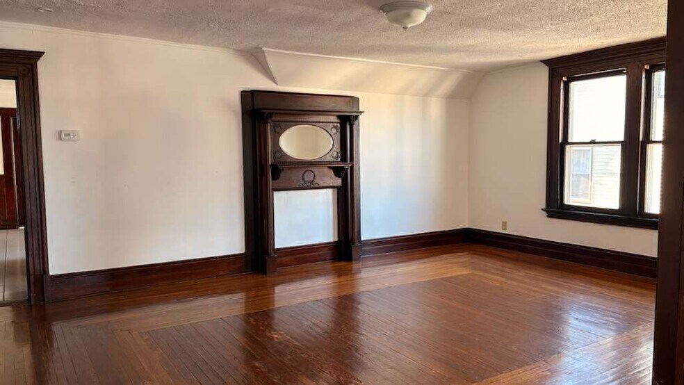 Building Photo - 331 Chestnut St