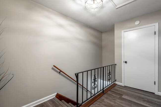 Building Photo - 7710 Short Tail Springs Rd