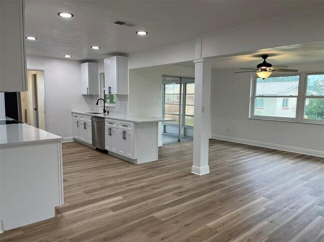 Building Photo - 11093 54th Ave N