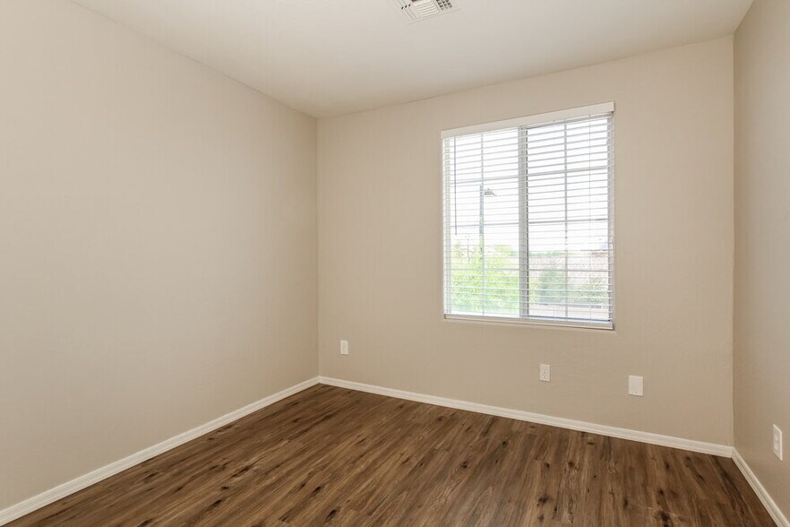 Building Photo - 24236 W Lasso Ln