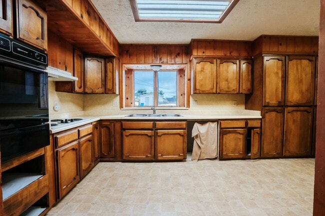 Building Photo - 122 Brennan St