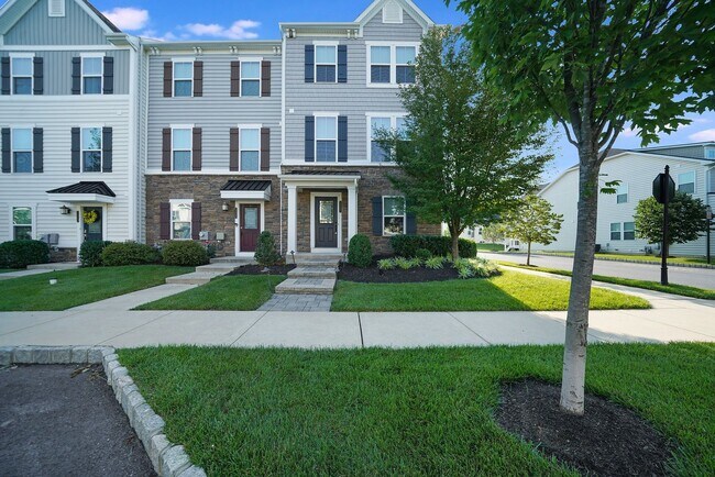 Building Photo - Luxury 3 Bedroom 4 Bath Townhome in Atwater Community