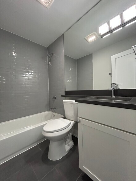 Building Photo - 540 W Aldine Ave