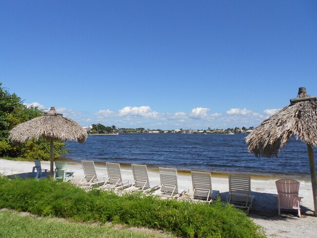 Building Photo - 300 Scotia Dr