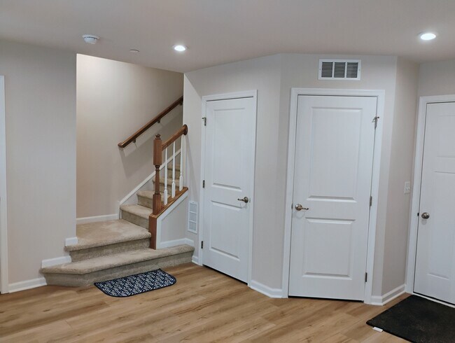 Building Photo - 936 Jenkins Ct