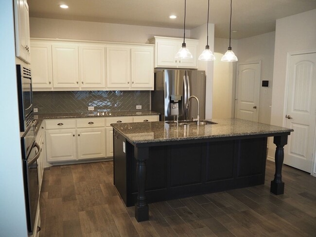 Building Photo - 812 Dove Cv