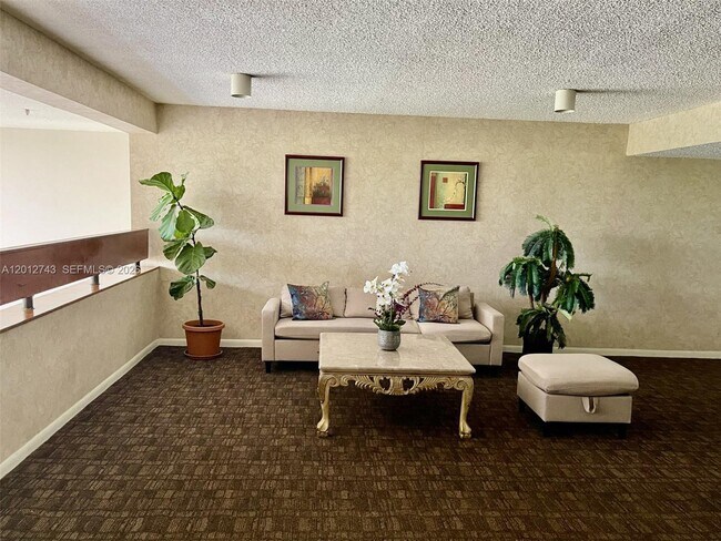Building Photo - 491 Racquet Club Rd